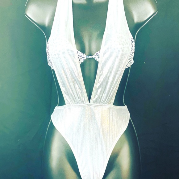 Sliver 1 piece ( animal print bra included) size L - Picture 1 of 1